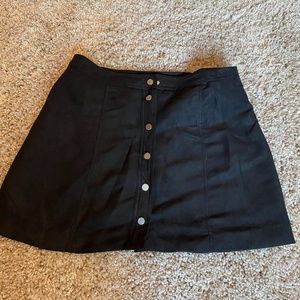BASIC BLACK SKIRT